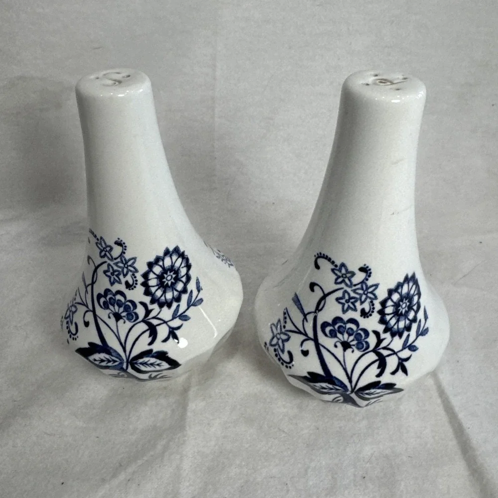 Vintage J&K Meakin Blue Onion Salt & Pepper Shaker Set 5.25